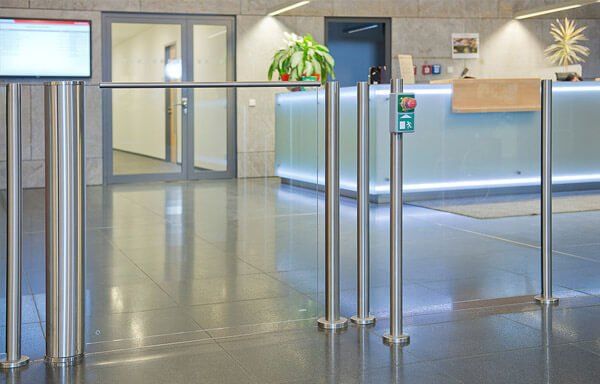 Thiết bị swing barrier HSD-E06 được dùng cho doanh nghiệp