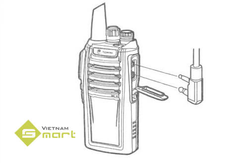 Cách lắp tai nghe bộ đàm